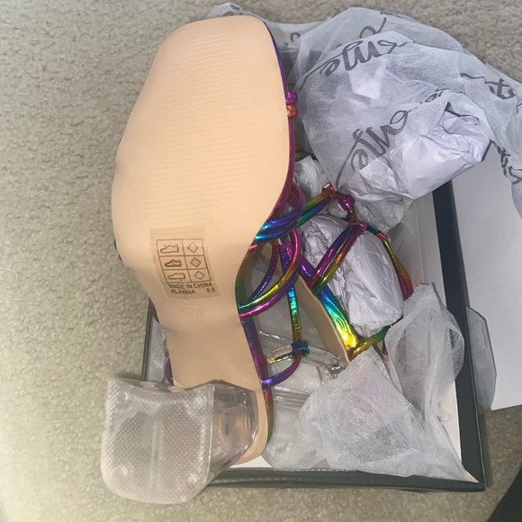 Brand new multicolor heels - Picture 3 of 3